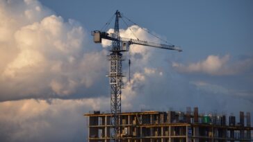 US 30-Year Mortgage Rates Dip to 6.27%, Offering Relief Amid Economic Uncertainty