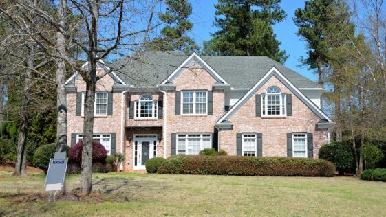 US Mortgage Rates Decline, Boosting Homebuilder Sentiment: