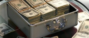 US Regional Banks Under Investor Scrutiny Amid Credit Concerns: