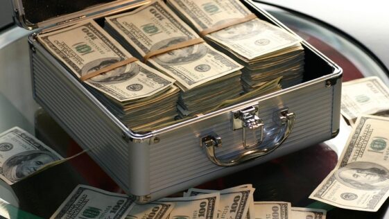 US Regional Banks Under Investor Scrutiny Amid Credit Concerns: